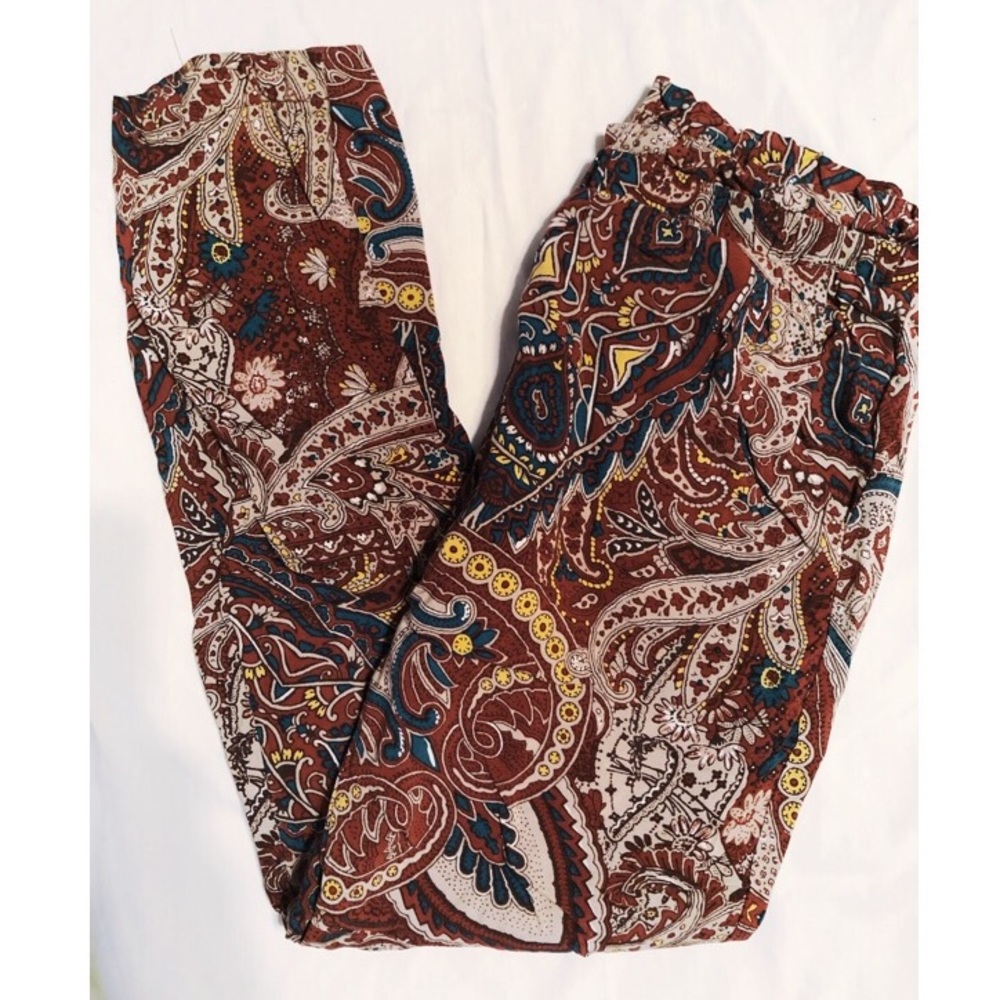 Printed slim leg pants ✨